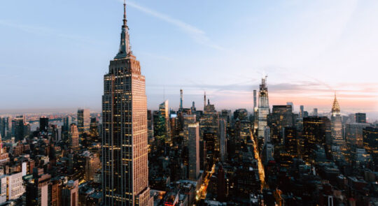 ภาษาอังกฤษ ปัจุบันเป็นภาษาที่ใช้กันแพร่หลายที่สุดในโลก ประเทศที่ใช้ภาษาอังกฤษเป็นภาษาประจำชาติที่ YES จัดสรรมาให้มีดังนี้ ประเทศอังกฤษ, ไอร์แลนด์, สหรัฐอเมริกา และแอฟริกาใต้